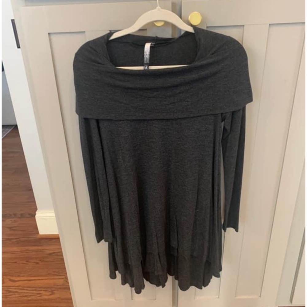 Kensie cowl neck/ off the shoulder convertible tunic size small
